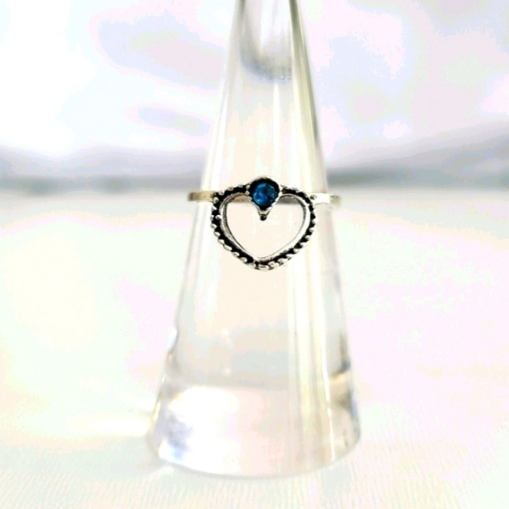 Vintage Silver Heart With Blue Jewel Ring Lined With Dots Size 6 Women's Jewelry